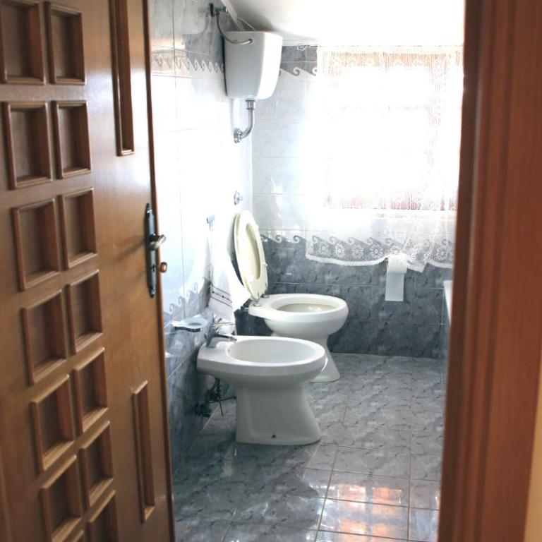 Rara Domus B&B - Camera Tripla con Bagno Privato Esterno - 10