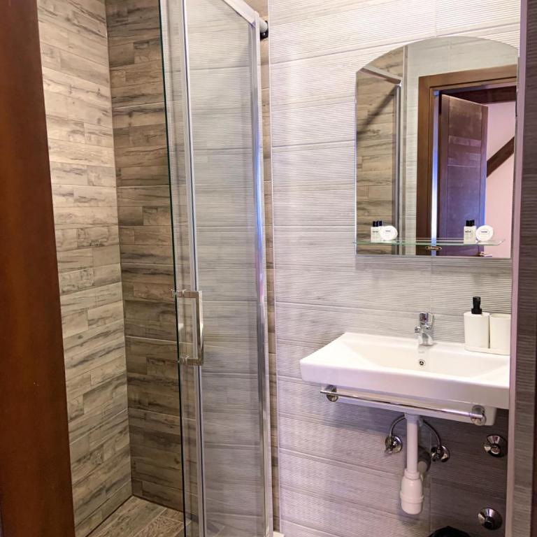 Apartments HAN Alifakovac-Sarajevo - Standardna Dvokrevetna Soba sa Bračnim Krevetom - 2