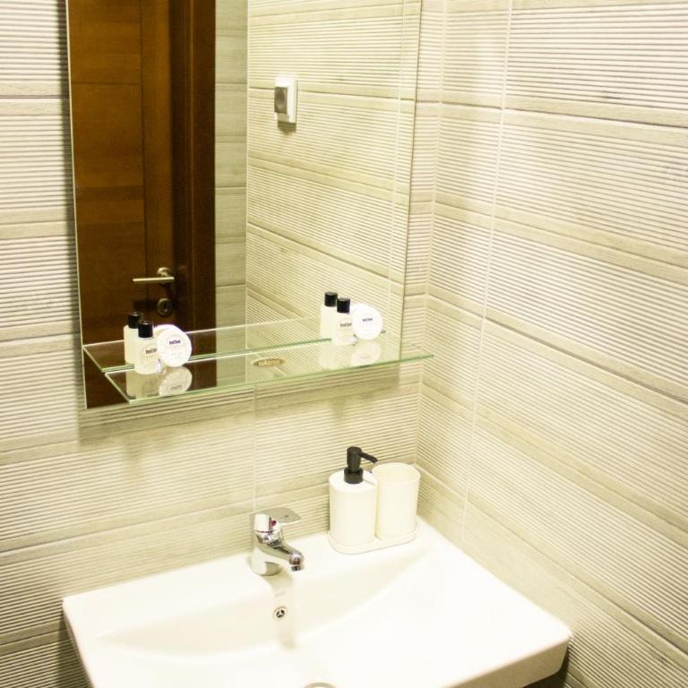 Apartments HAN Alifakovac-Sarajevo - Standardna Dvokrevetna Soba sa Bračnim Krevetom - 5
