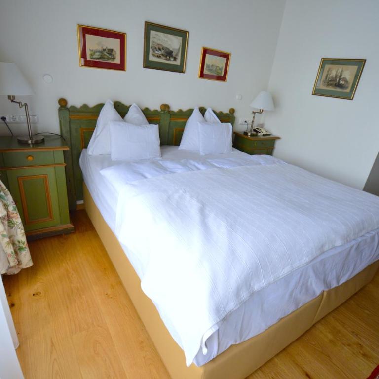 Hotel See-Villa - Doppelzimmer mit Seeblick - 2