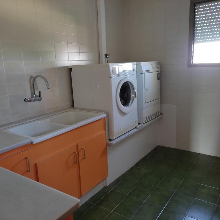 Villa de l'Ebre - Six-Bedroom House - 50