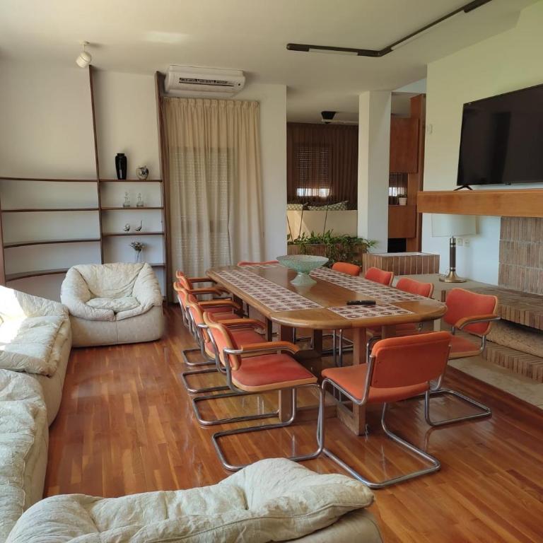 Villa de l'Ebre - Six-Bedroom House - 9