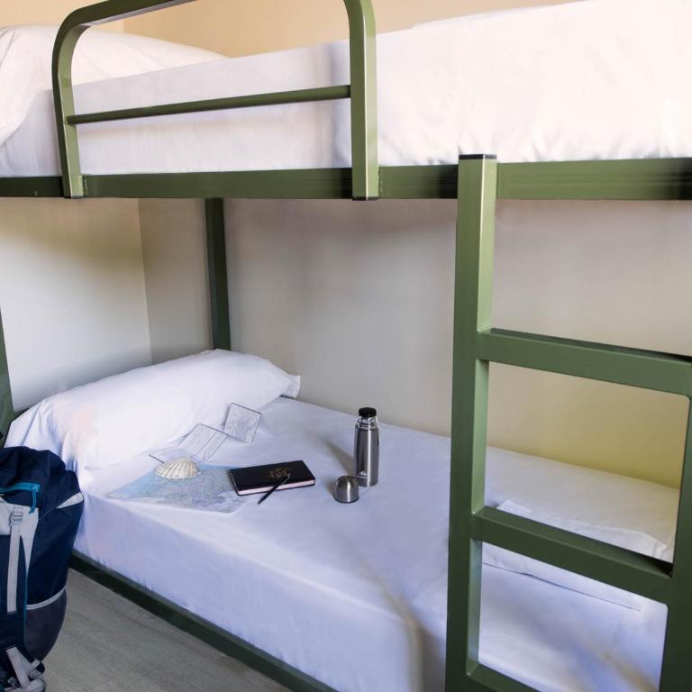 Albergue Monte Do Gozo - Bed in 6-Bed Dormitory Room - 2