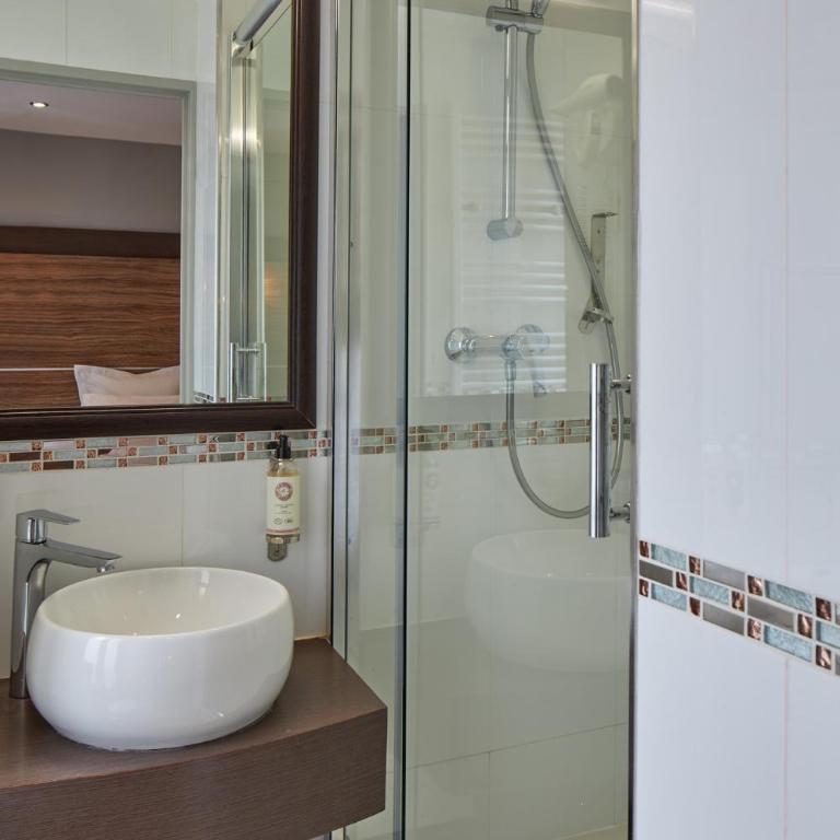 Hotel Apolonia Paris Montmartre; Sure Hotel Collection by Best Western - Chambre Simple Standard - 5