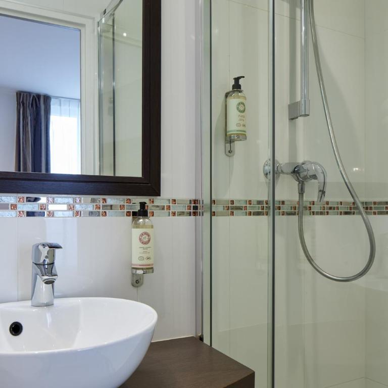 Hotel Apolonia Paris Montmartre; Sure Hotel Collection by Best Western - Chambre Double Standard - 8