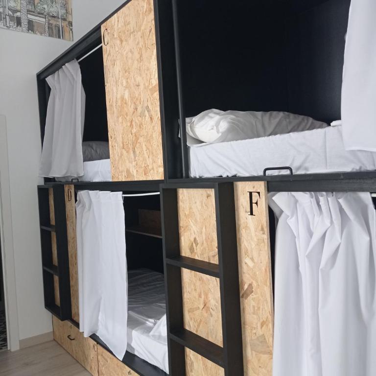 Planeta Cadiz Hostel - Cama en habitación compartida de 6 camas - 3