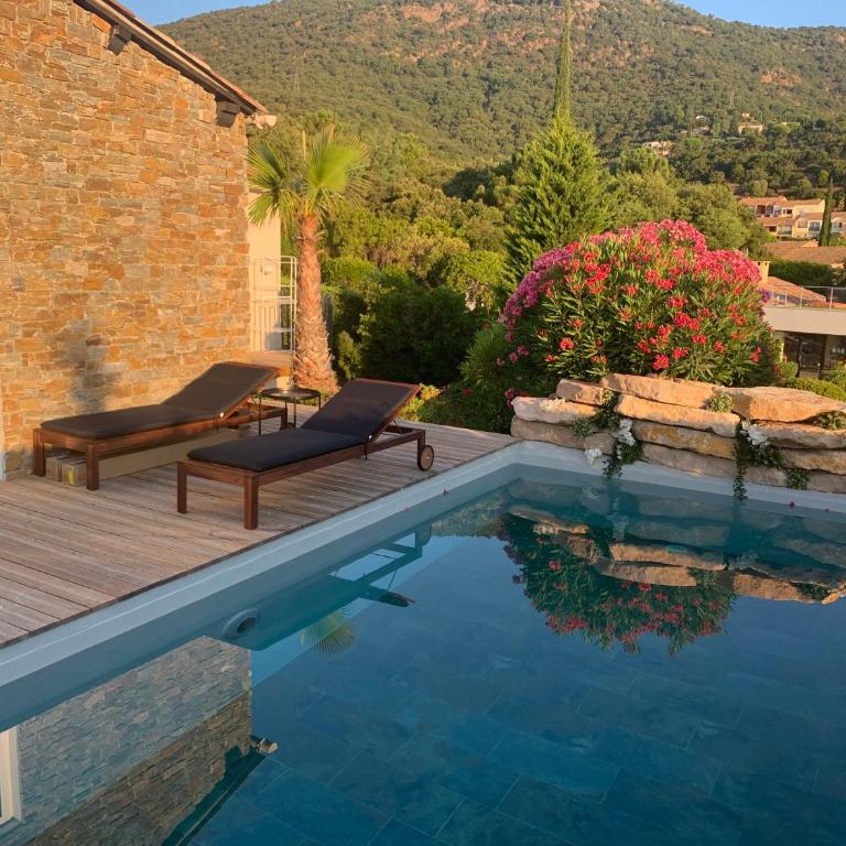 VILLA PERLA SAINT-TROPEZ CAVALAIRE sur MER, 3-5 chambres, vue mer, piscine chauffée avril à octobre - Villa con Vista Mare - 13