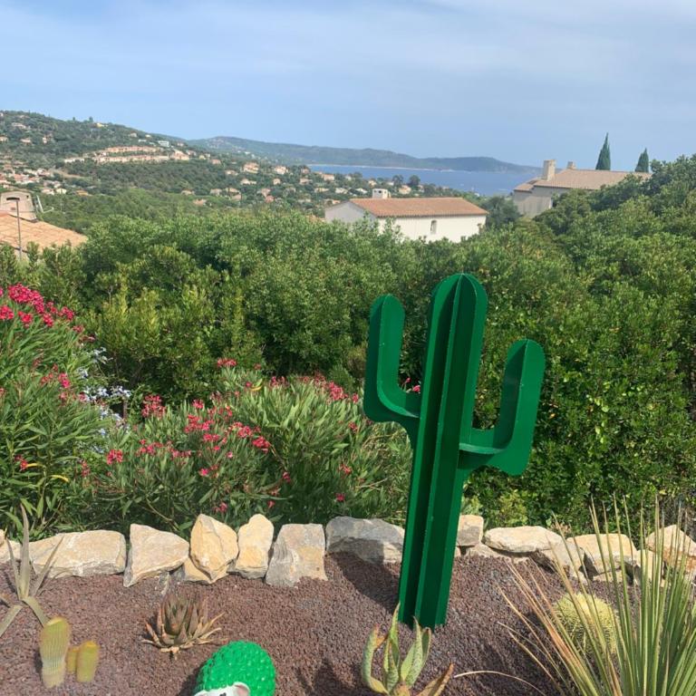 VILLA PERLA SAINT-TROPEZ CAVALAIRE sur MER, 3-5 chambres, vue mer, piscine chauffée avril à octobre - Villa con Vista Mare - 17