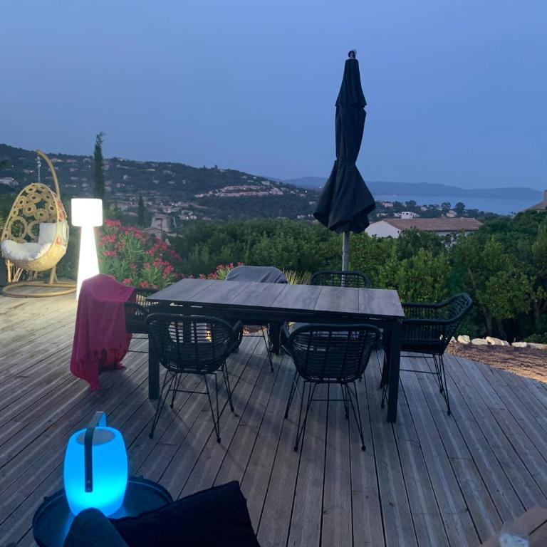 VILLA PERLA SAINT-TROPEZ CAVALAIRE sur MER, 3-5 chambres, vue mer, piscine chauffée avril à octobre - Villa con Vista Mare - 15