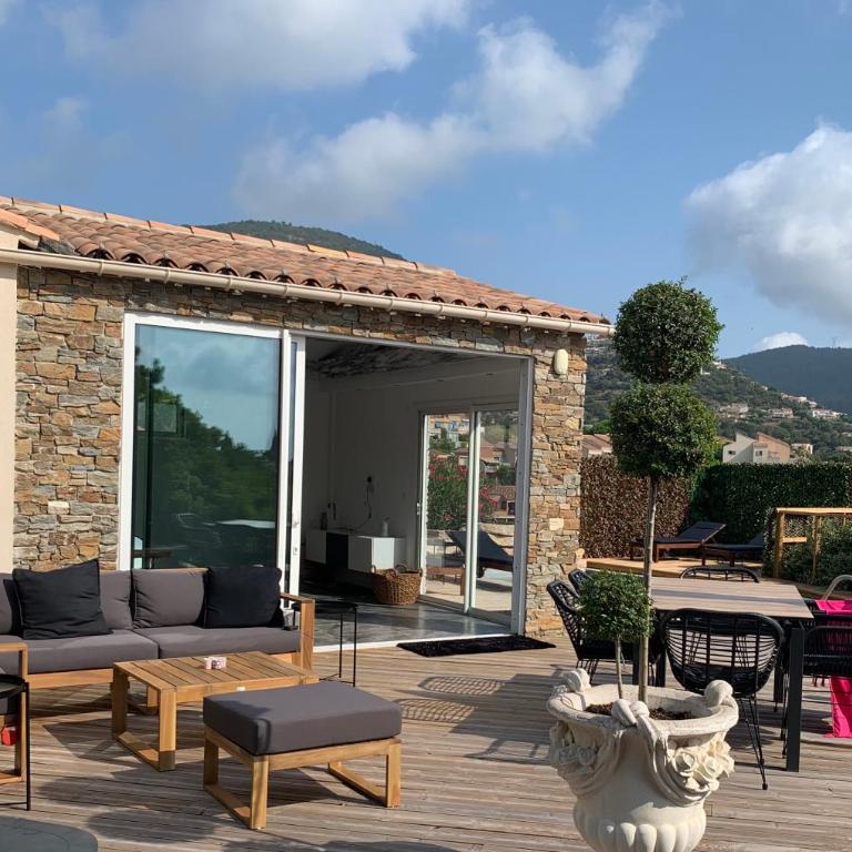 VILLA PERLA SAINT-TROPEZ CAVALAIRE sur MER, 3-5 chambres, vue mer, piscine chauffée avril à octobre - Villa con Vista Mare - 38
