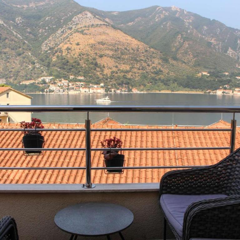 Capital apartment - Two-Bedroom Apartment with Balcony and Sea View - 27