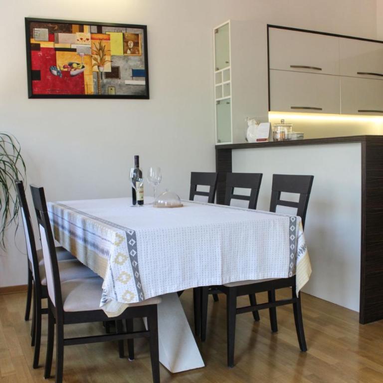 Capital apartment - Two-Bedroom Apartment with Balcony and Sea View - 4