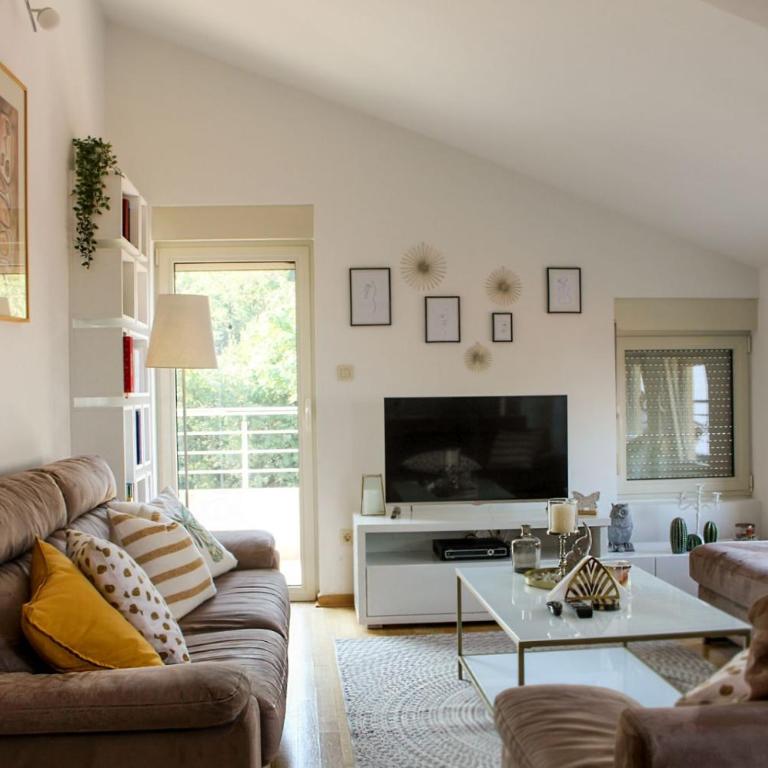Capital apartment - Two-Bedroom Apartment with Balcony and Sea View - 9