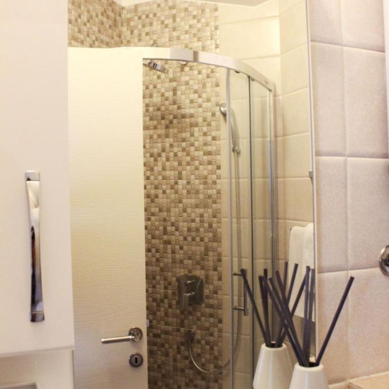 Capital apartment - Two-Bedroom Apartment with Balcony and Sea View - 24