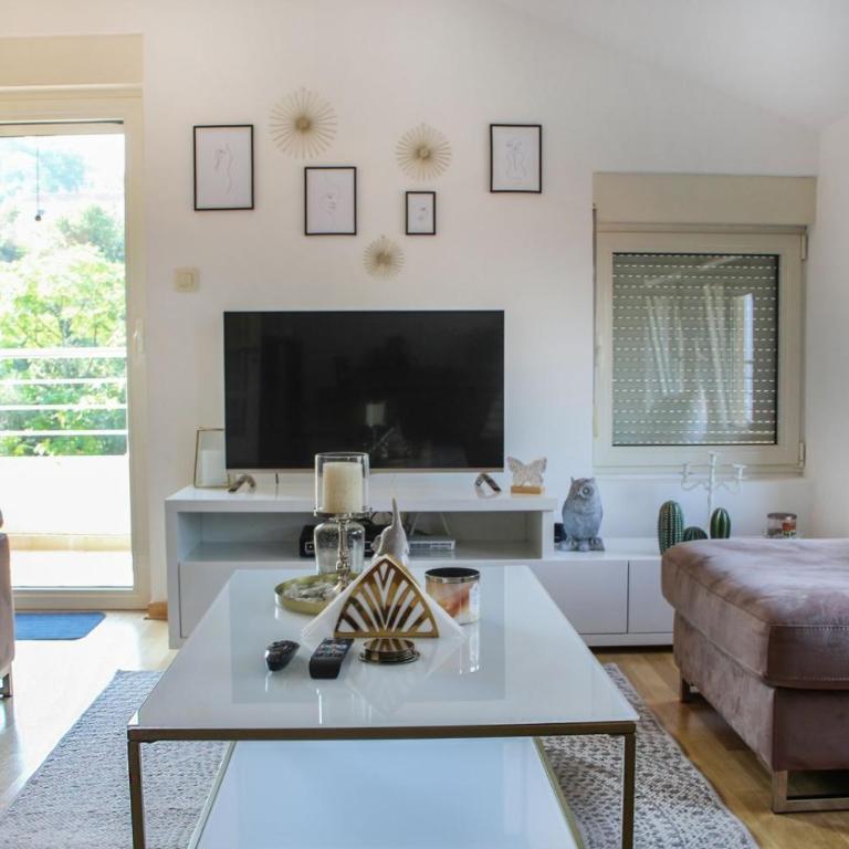 Capital apartment - Two-Bedroom Apartment with Balcony and Sea View - 11