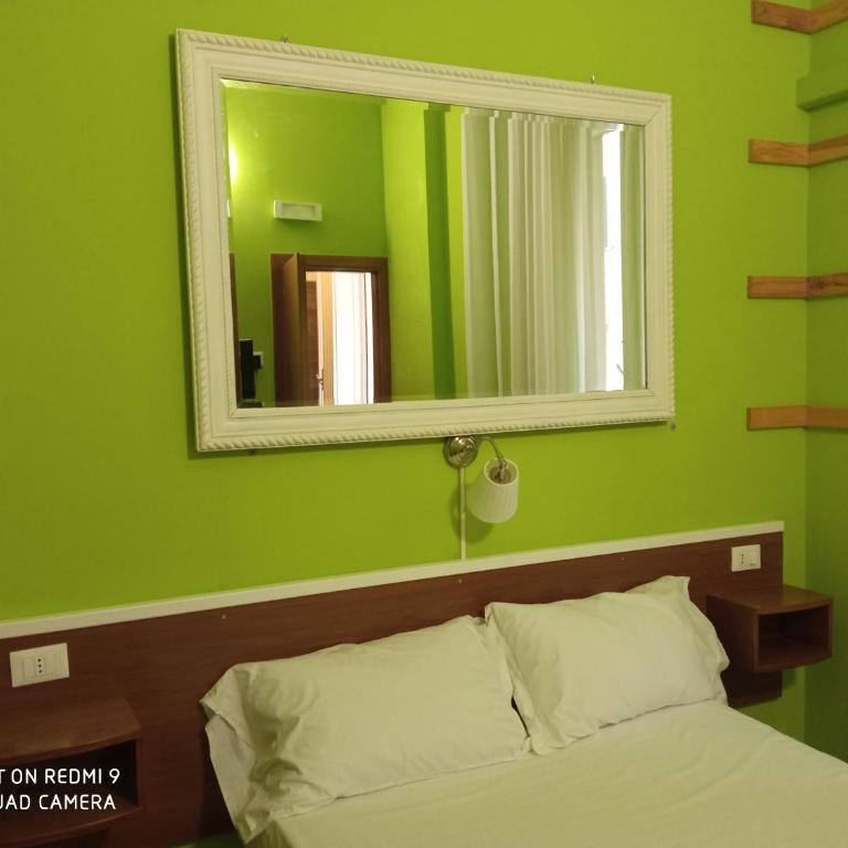 NEW PARADISE - Economy Double Room - 1