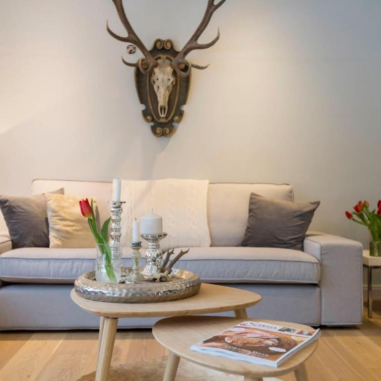 Family Wellhouse Green Garden direct in Salzburg, sunny big garden, up to 16 pax, bikes for free, BBQ, sunbeds, parking for free, 15 min sound of music - Villa - 5