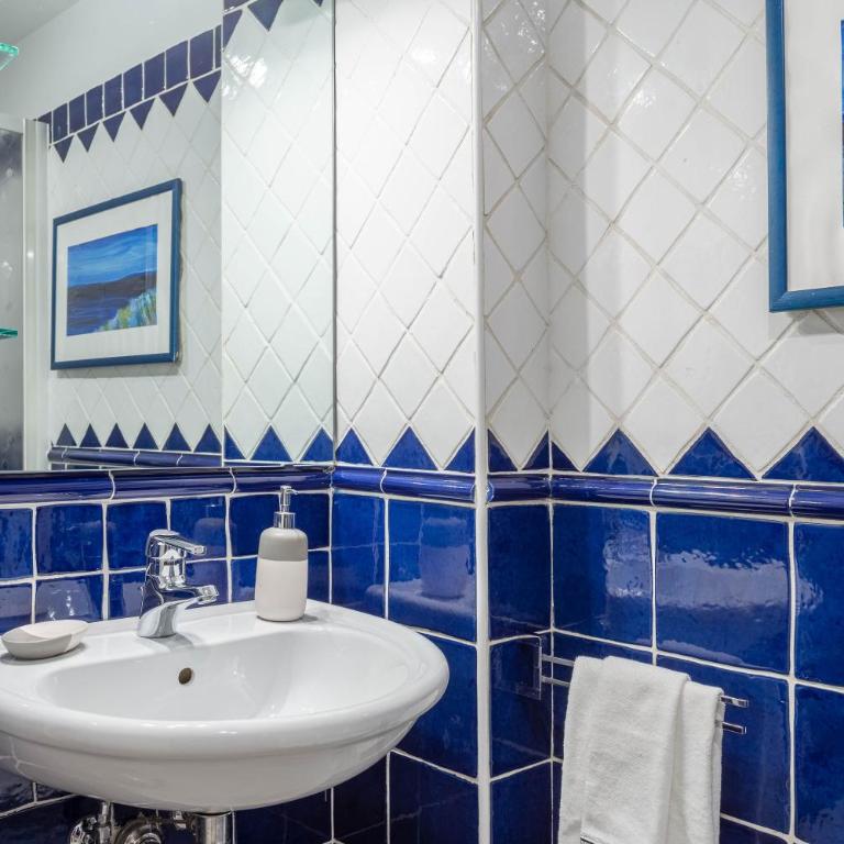 Luxury 350 Sq Mt flat with Terrace central Trieste - Three-Bedroom Apartment - 43