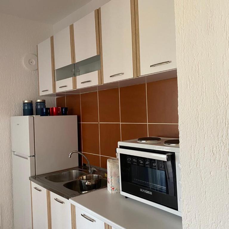 Guest House Cvoro - Apartment with Terrace - 13