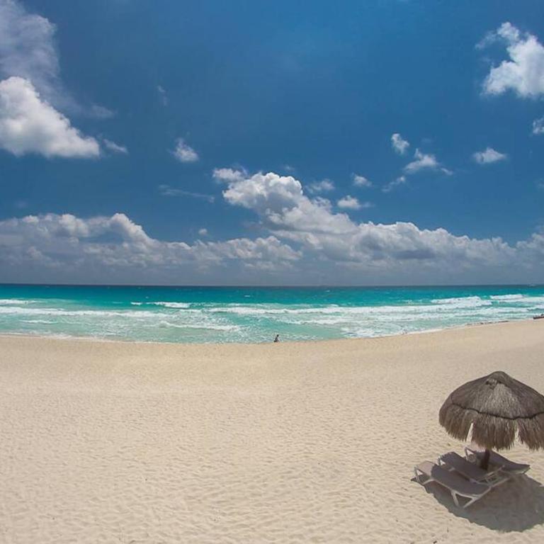 Brisas Shores 07 Beachfront Condo, Ocean view Pool and garden area, Zona Hotelera Cancun - One-Bedroom Apartment - 32