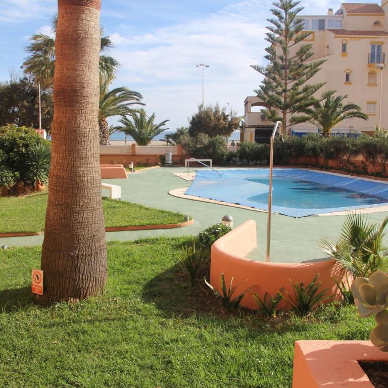 Apartamento en primera línea de playa, con vistas a la playa y con wifi - Two-Bedroom Apartment - 6