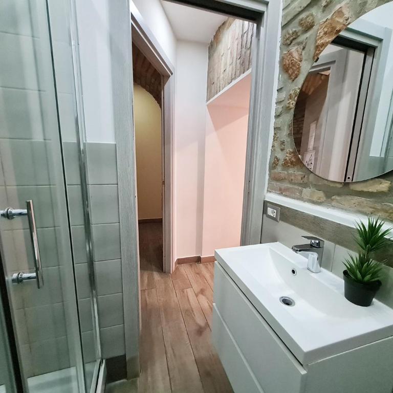 Giulya Guesthouse Hospety Group - Camera Matrimoniale Superior - 2