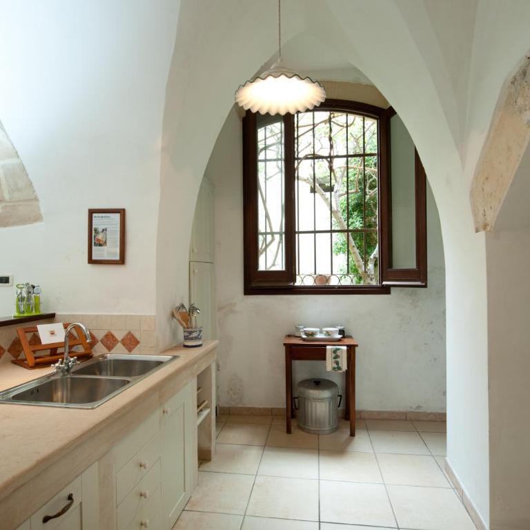 Casa d'Artista Suite & Garden - Family Room with Garden View - 13