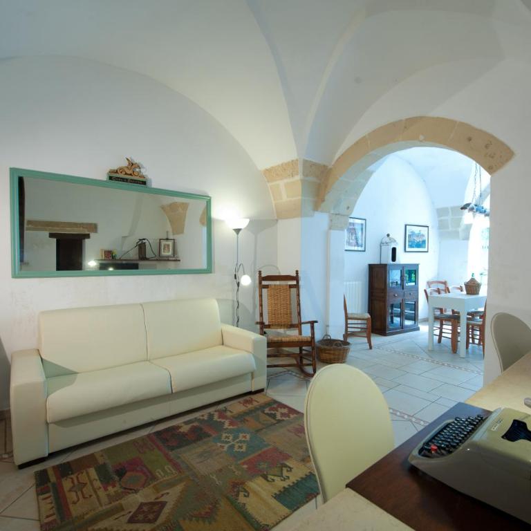 Casa d'Artista Suite & Garden - Family Room with Garden View - 5