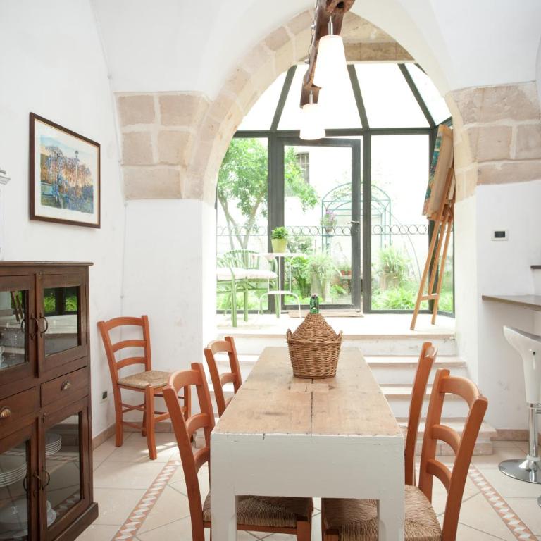 Casa d'Artista Suite & Garden - Family Room with Garden View - 10
