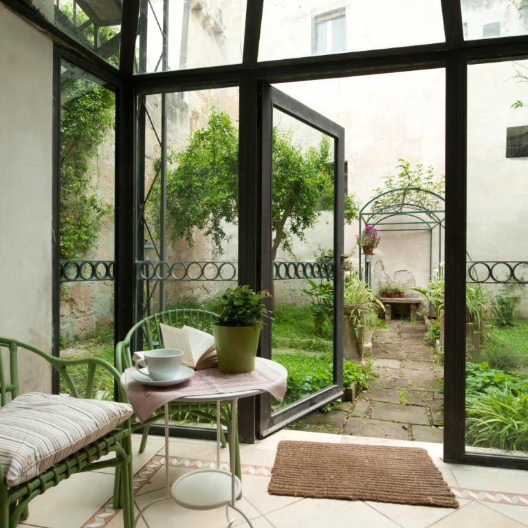 Casa d'Artista Suite & Garden - Family Room with Garden View - 18