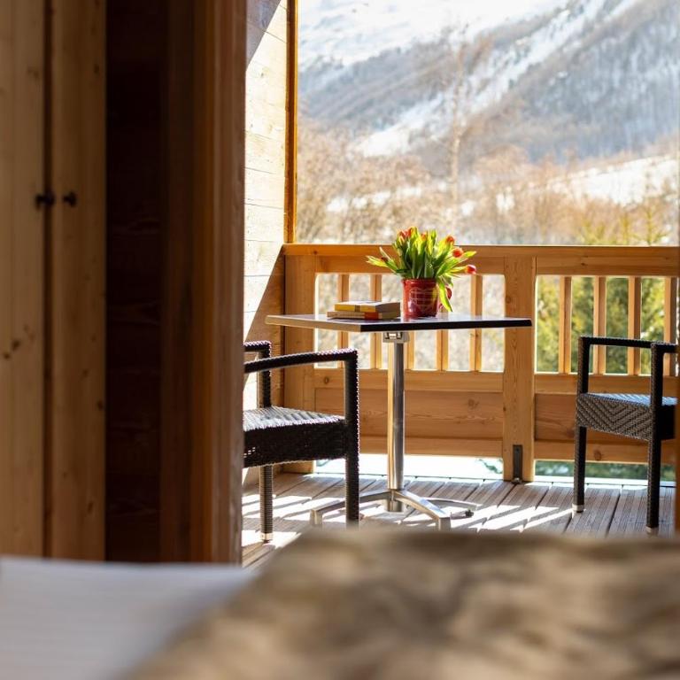 Hôtel Ski Lodge - Chambres & Appartements - Village Montana - Chambre Double ou Lits Jumeaux avec Balcon pour 2 Personnes - 9