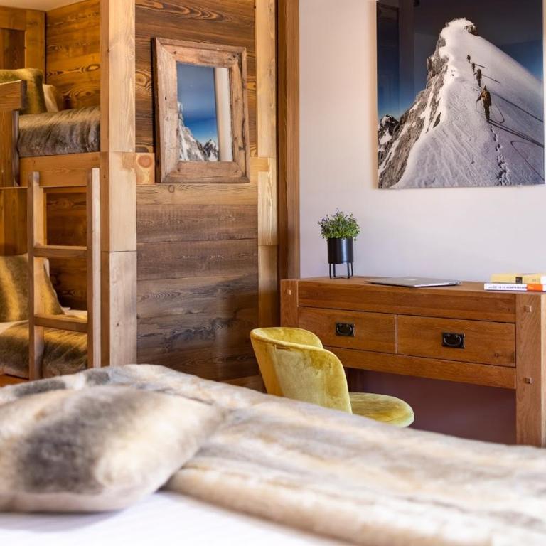 Hôtel Ski Lodge - Chambres & Appartements - Village Montana - Chambre Quadruple avec Balcon pour 3 Adultes (13 Ans et Plus) - 3