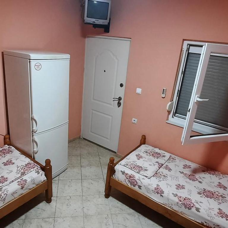 Apartmani "Ravić" - Trokrevetna Soba sa Zajedničkim Kupatilom - 5