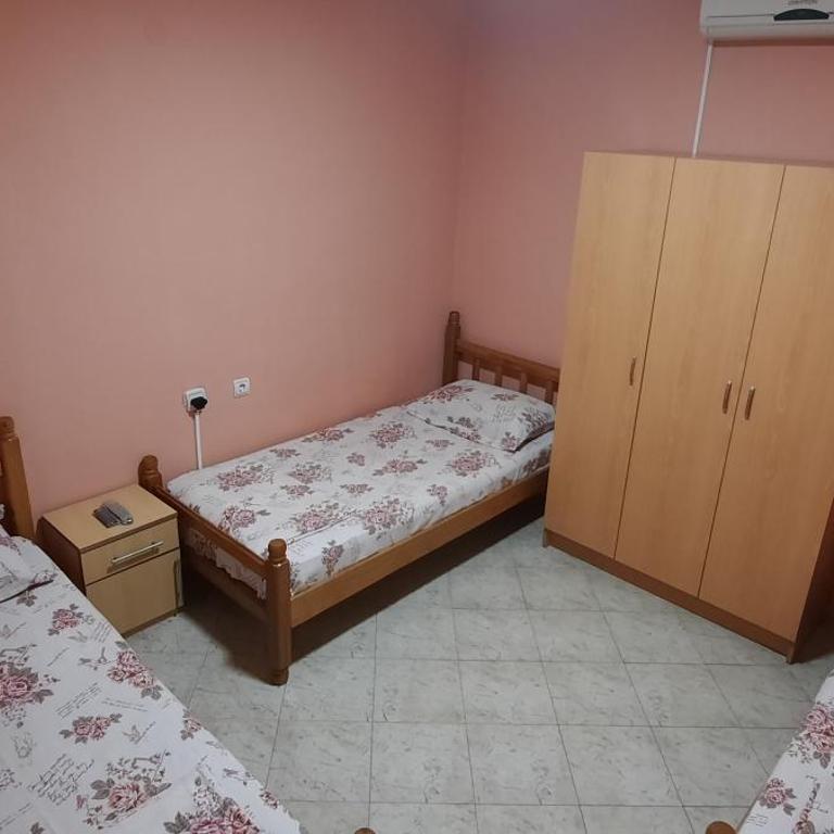 Apartmani "Ravić" - Trokrevetna Soba sa Zajedničkim Kupatilom - 3