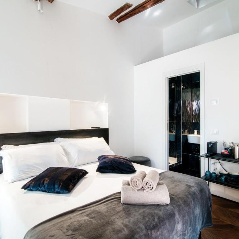 Caesar Suites by "The House Of Travelers" - Camera King Standard - 7
