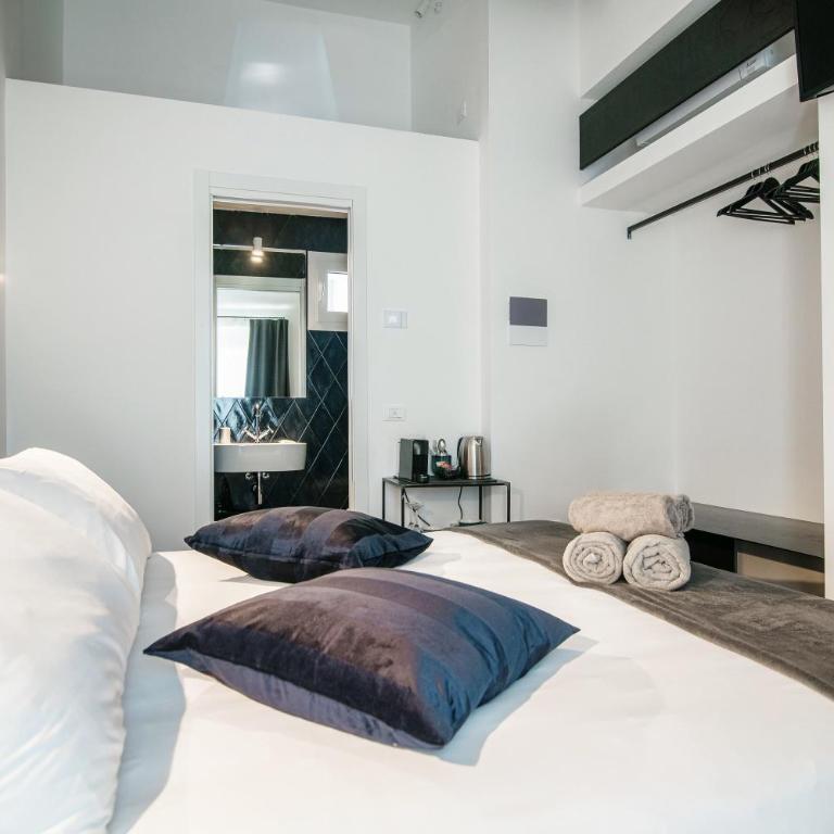 Caesar Suites by "The House Of Travelers" - Camera King Standard - 10