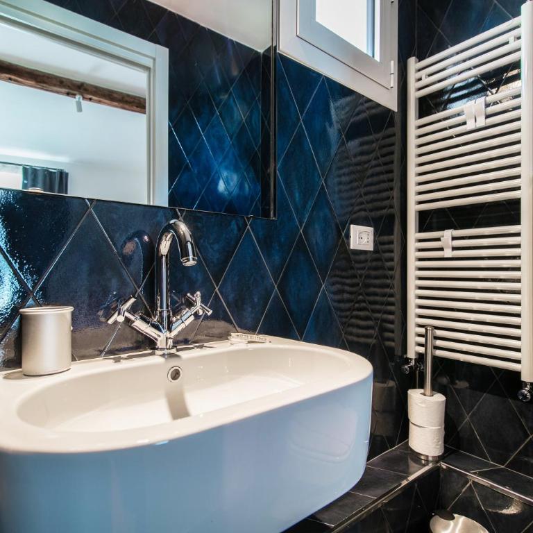 Caesar Suites by "The House Of Travelers" - Camera King Standard - 19