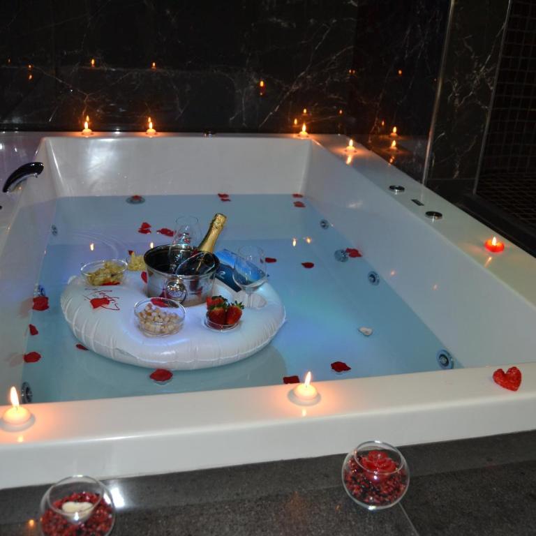 Mecla Suites - Suite Deluxe con Vasca Idromassaggio - 16
