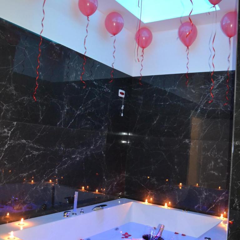 Mecla Suites - Suite Deluxe con Vasca Idromassaggio - 11
