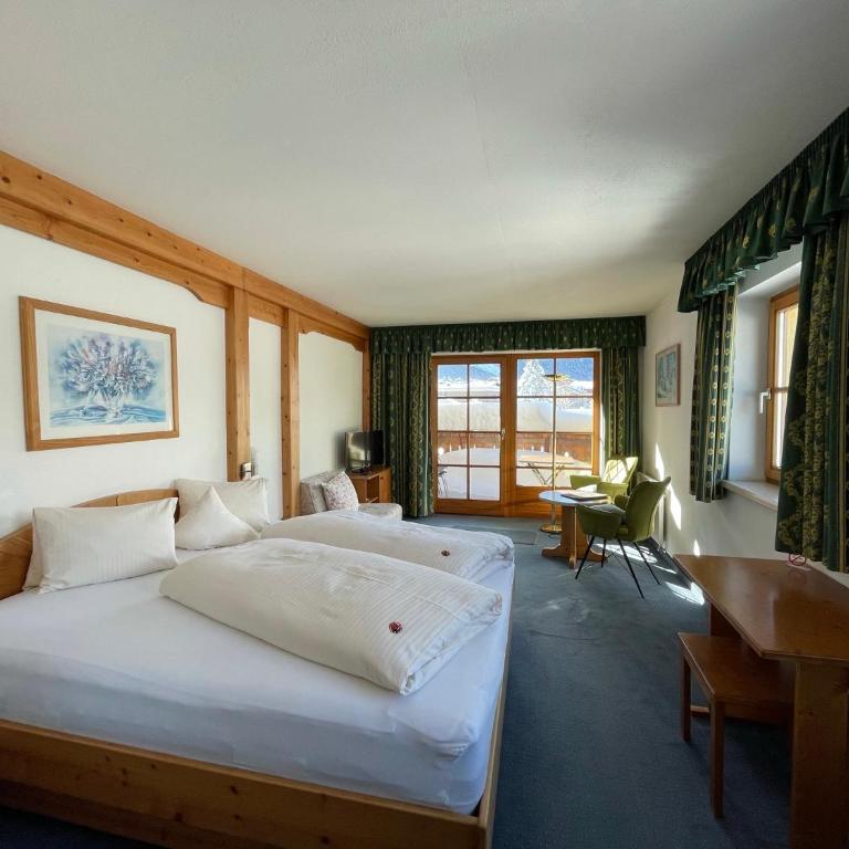 Hotel Alpin - Doppelzimmer mit Balkon - 9