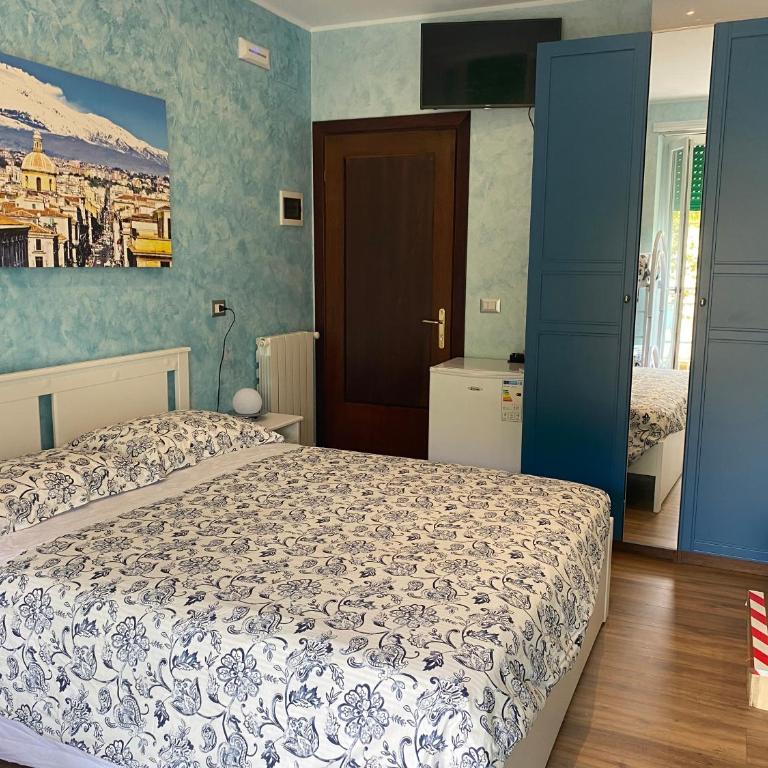 B&B CATANIA CENTRO - Charme & More - Family Room with Private Bathroom - 4