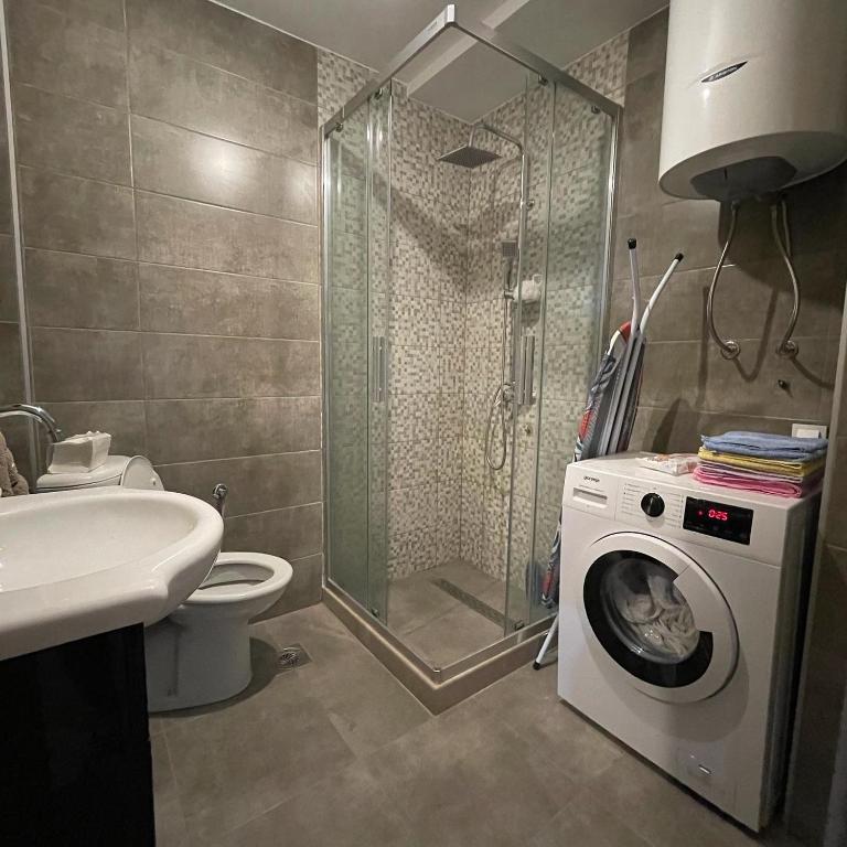Lovely 1-bedroom apartment with 2-patios and parking - One-Bedroom Apartment - 8
