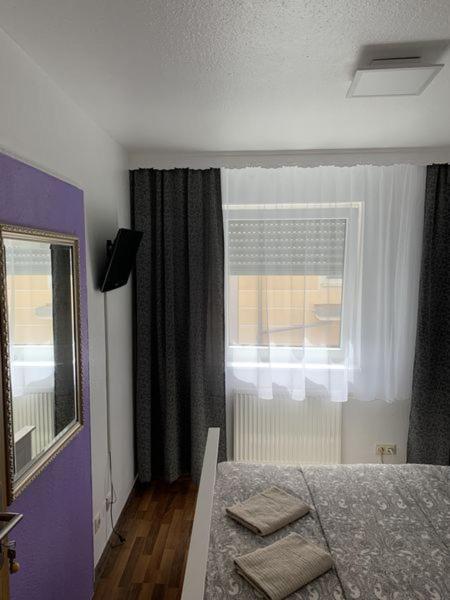 Hostel Nuremberg - Doppelzimmer mit Gemeinschaftsdusche und -WC - 13