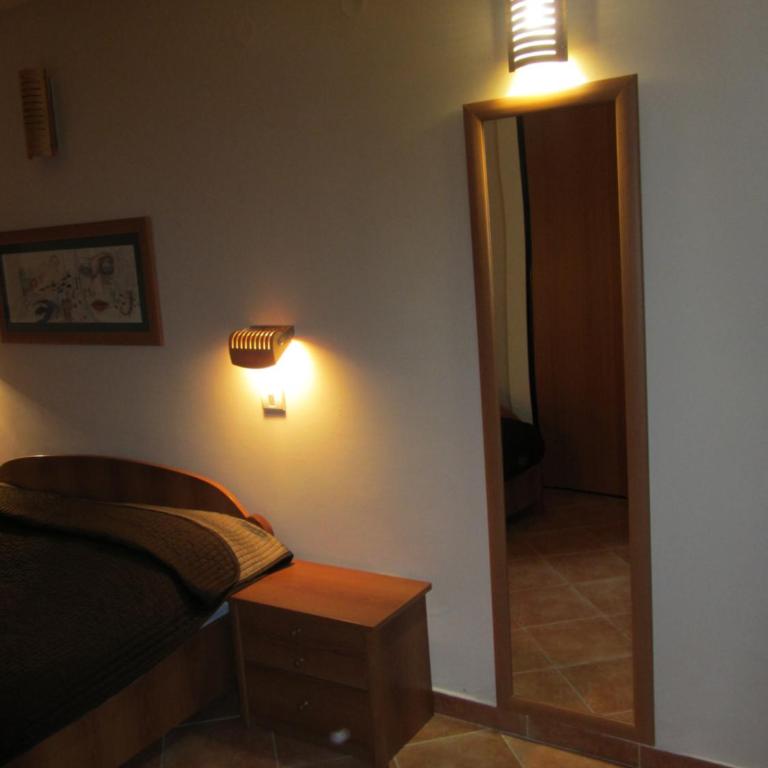 Apartments and Rooms Teona - Trokrevetna Soba sa Pogledom na More - 1