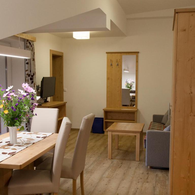 Hotel Ennskraxblick - Apartment mit 1 Schlafzimmer und Balkon - 4