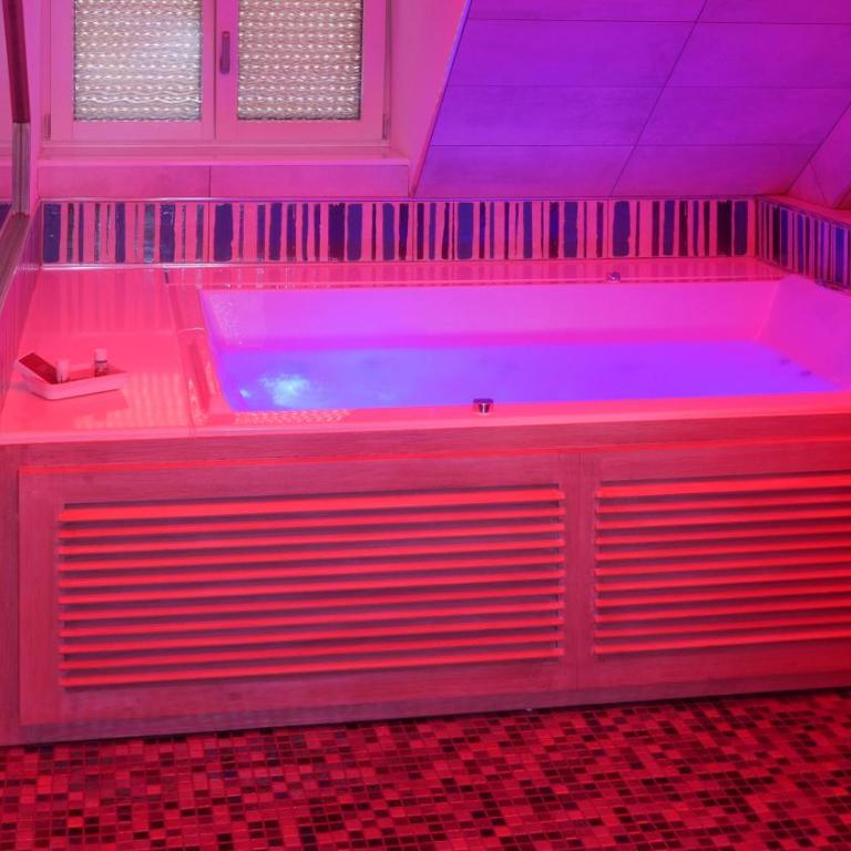 Domaine du Clos Fleuri - Spa - Chambre Lit Queen-Size avec Baignoire Spa - 1