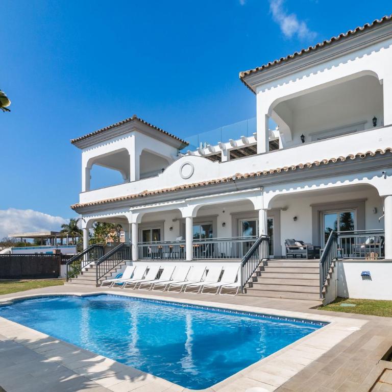 Casa Helena, Luxury Beach Side 5 Bedroom Villa - Villa - 1