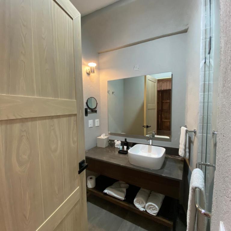 Hotel Casa Once - Queen Suite - 6
