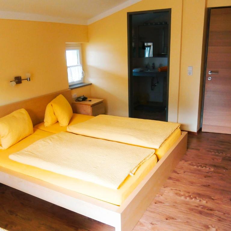 Pension Susi - Doppelzimmer mit Balkon - 1