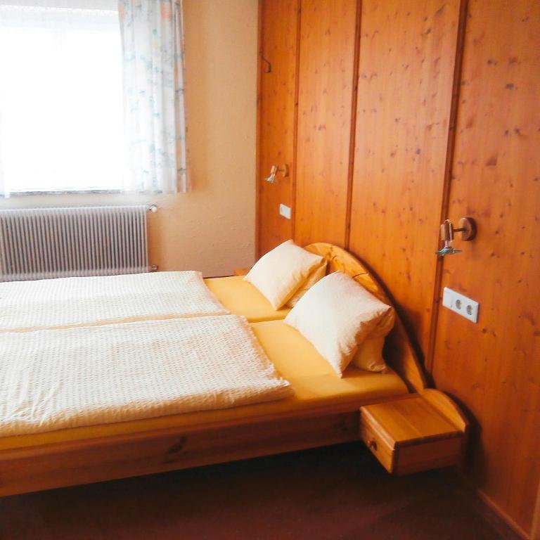 Pension Susi - Doppelzimmer mit Balkon - 3